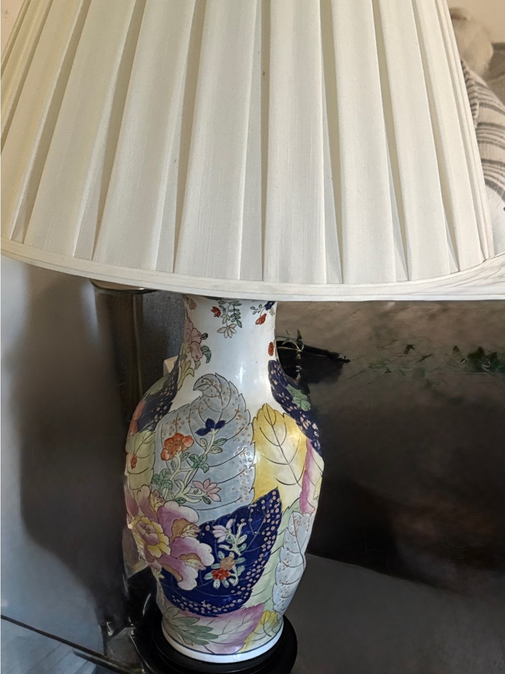 Tobacco Leaf Table Lamp (White, Multicolor)